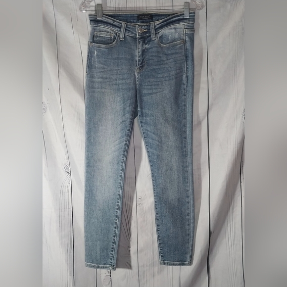 Judy Blue Denim - Judy Blue Light Wash Mid-Rise Skinny Fit Stretch Jeans